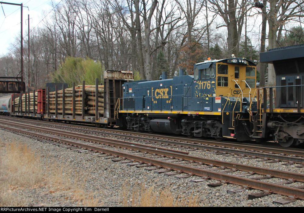 CSX 1176 on M403